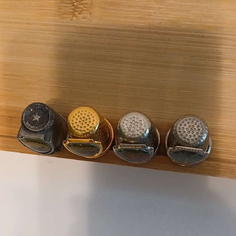 4 Souvenir Thimble Set